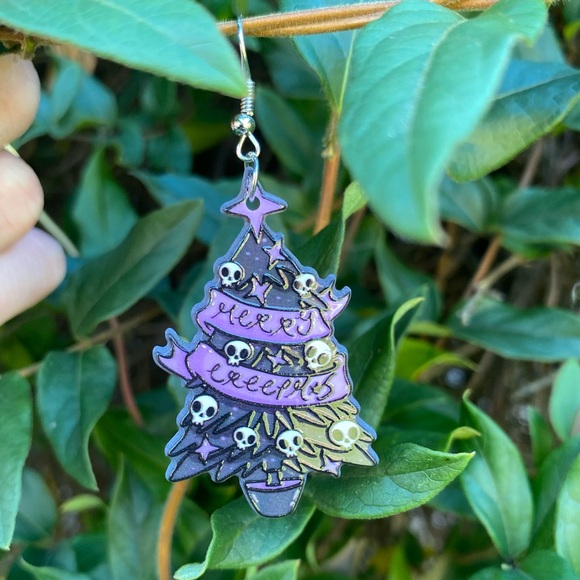 Goth Black Christmas Tree With Skulls Dangling Earrings, Unique, NWT - Picture 2 of 3